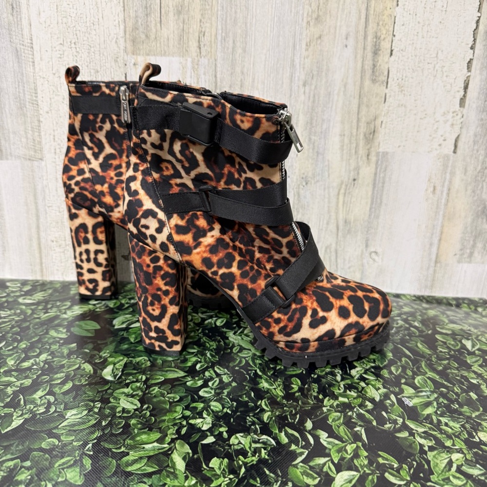 Cape Robbin Leopard Print Chunky Heel Ankle Boots - Black & Brown